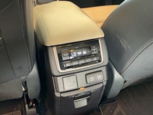 Used 2022 Subaru Ascent Limited w/ Technology Package AWD/4WD image 35