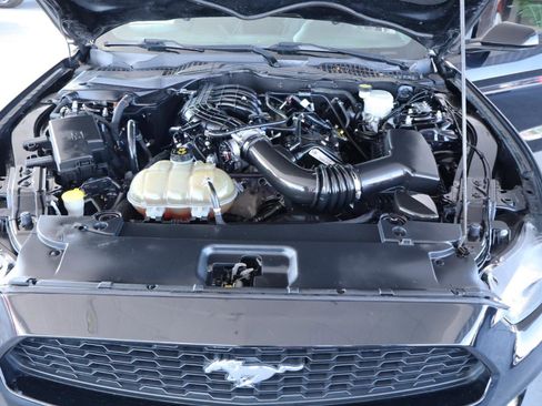Used 2017 Ford Mustang Coupe RWD image 31