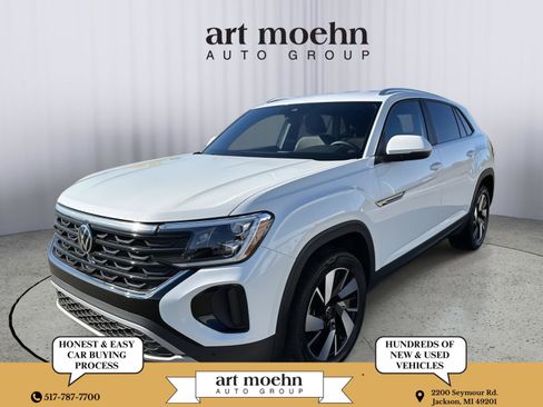 Used 2025 Volkswagen Atlas Cross Sport SE image 1