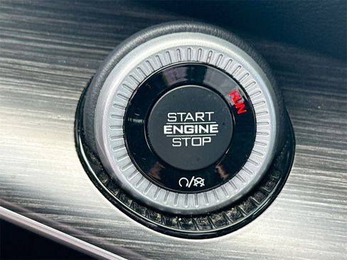 Used 2023 Jeep Wagoneer L Series II image 22