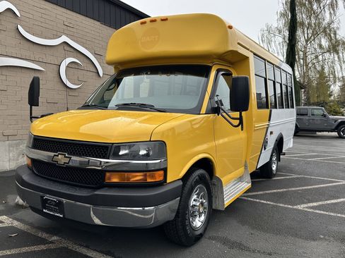 Used 2015 Chevrolet Express 3500 image 11
