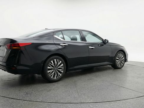 Used 2025 Nissan Altima 2.5 SV image 9