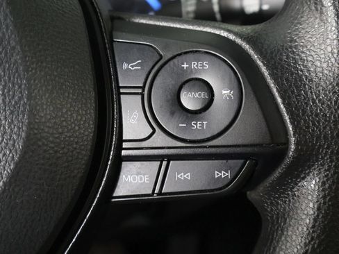 Used 2025 Toyota RAV4 XLE AWD/4WD image 38