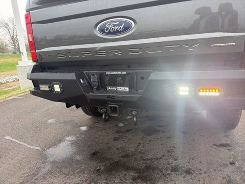 Used 2017 Ford F250 XLT w/ XLT Premium Package image 14