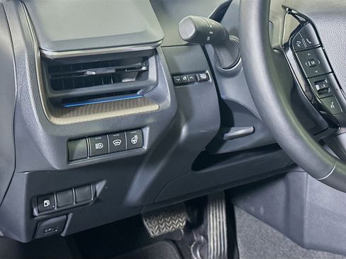 Used 2025 Toyota Prius XLE image 17