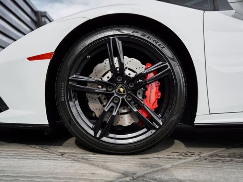 Used 2020 Lamborghini Huracan EVO image 3