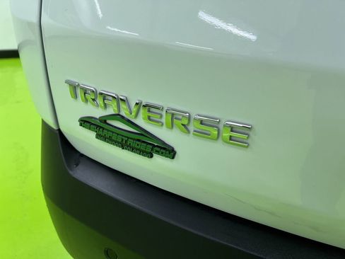 Used 2019 Chevrolet Traverse LT FWD image 11