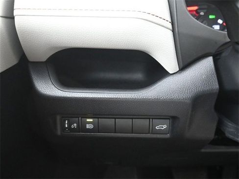 Used 2019 Toyota RAV4 XLE image 29