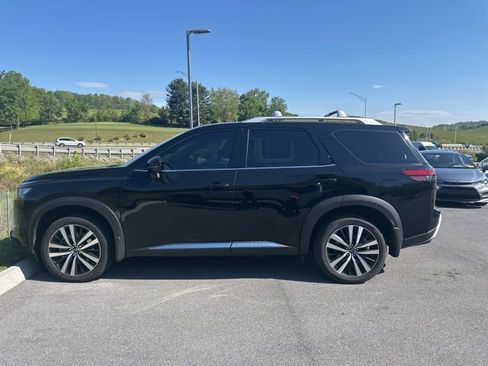 Used 2025 Nissan Pathfinder Platinum w/ Cargo Package image 2