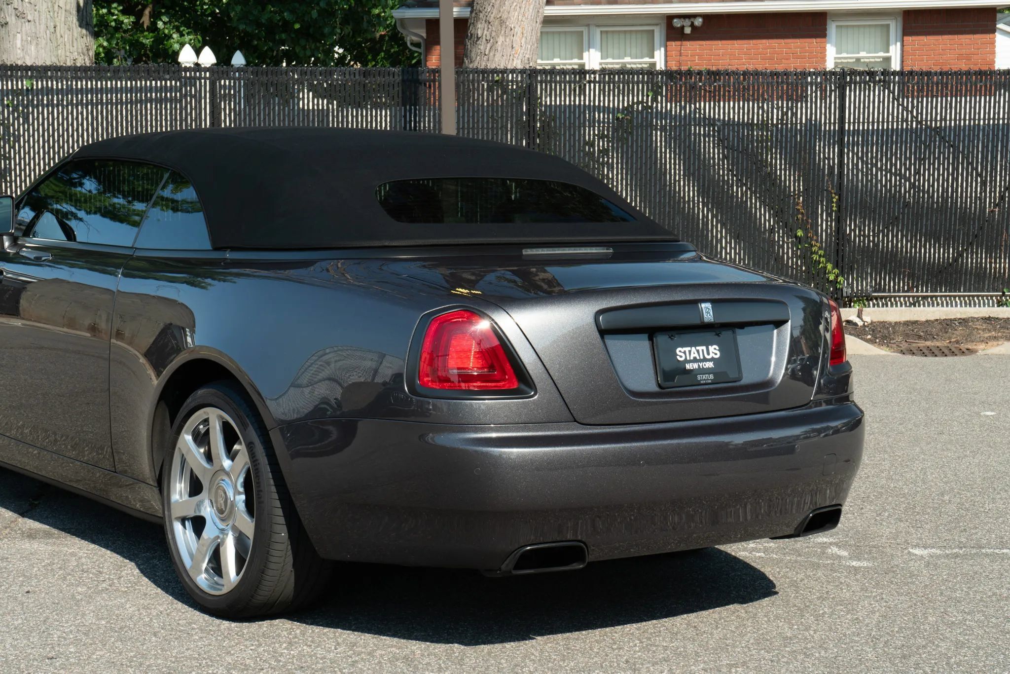 Used 2017 Rolls-Royce Dawn RWD image 47