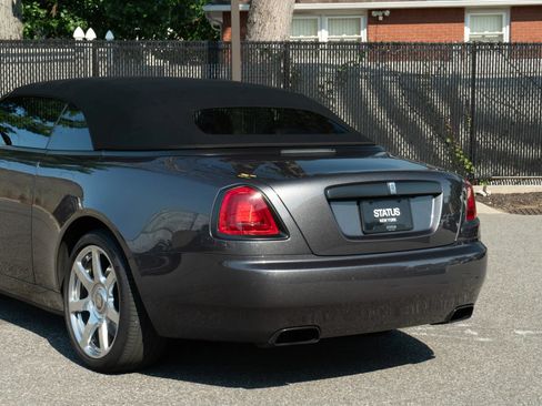 Used 2017 Rolls-Royce Dawn RWD image 47