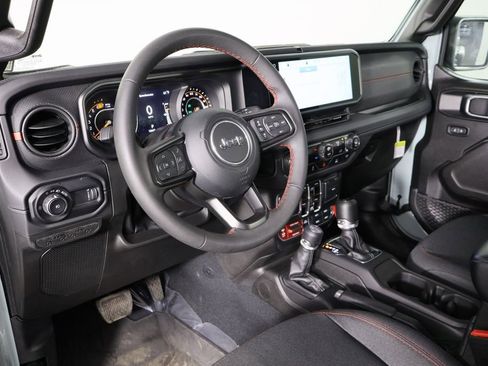 Used 2024 Jeep Wrangler Unlimited Rubicon image 25