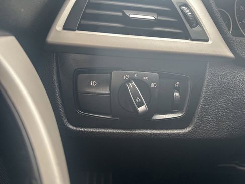 Used 2017 BMW 320i xDrive Sedan image 32