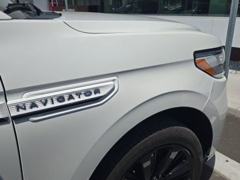 Used 2024 Lincoln Navigator L Reserve AWD/4WD image 10