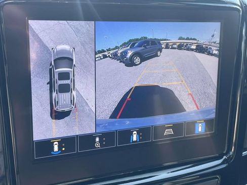Used 2023 Chevrolet Traverse Premier FWD image 20