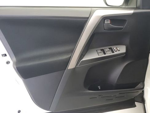 Used 2017 Toyota RAV4 LE FWD image 20