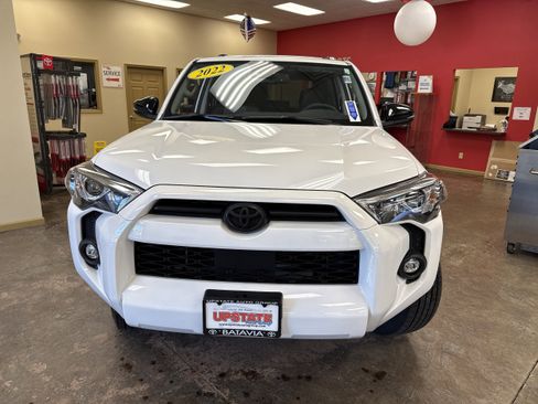 Used 2022 Toyota 4Runner SR5 Premium image 2