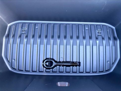 Used 2024 Tesla Model Y Performance AWD/4WD image 33