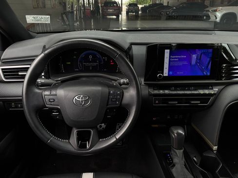 Used 2025 Toyota Camry SE FWD image 14