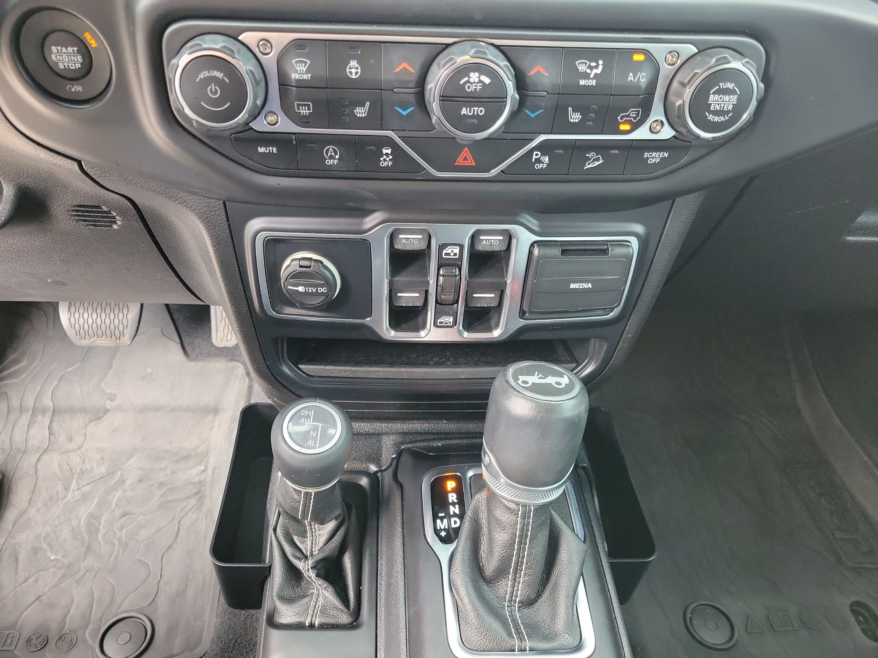 Used 2019 Jeep Wrangler Unlimited Sahara AWD/4WD image 29