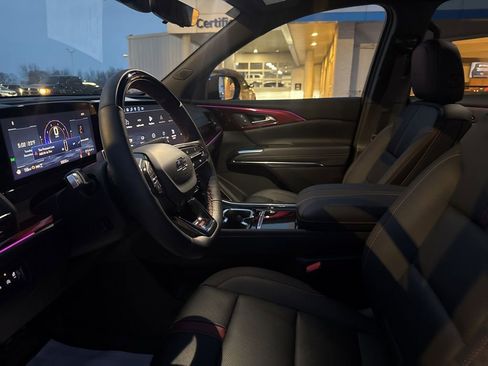 Certified 2025 Chevrolet Traverse RS w/ LPO, Floor Liner Package image 10