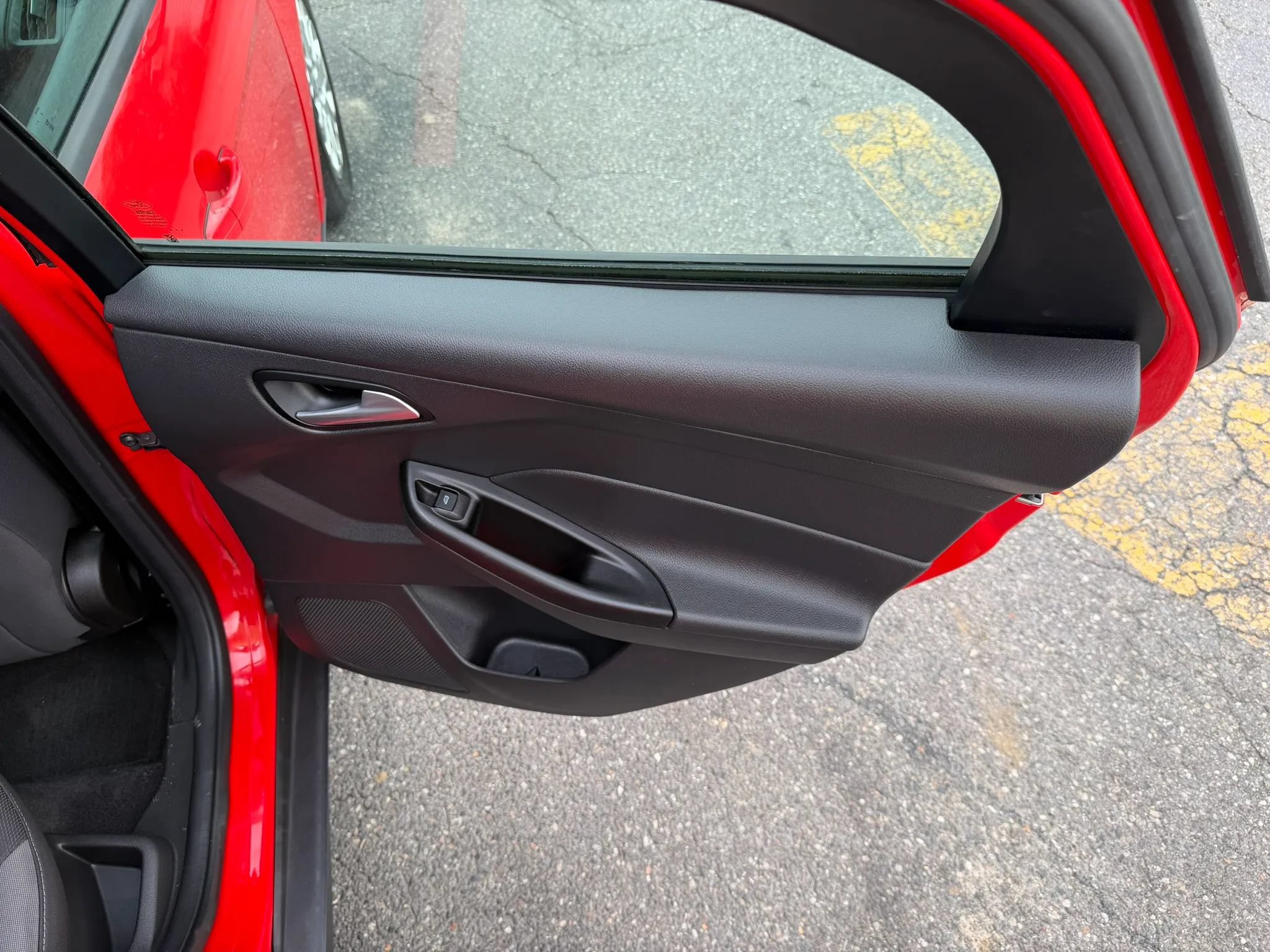 Used 2012 Ford Focus SE FWD image 32