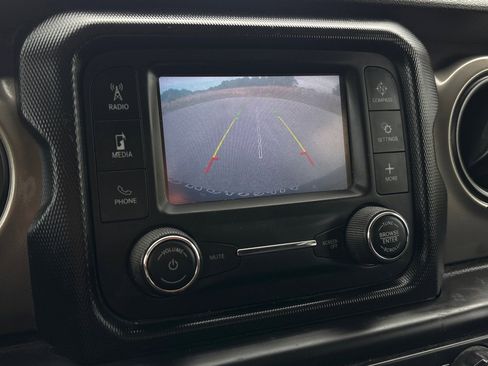 Used 2018 Jeep Wrangler Unlimited Sport S AWD/4WD image 16