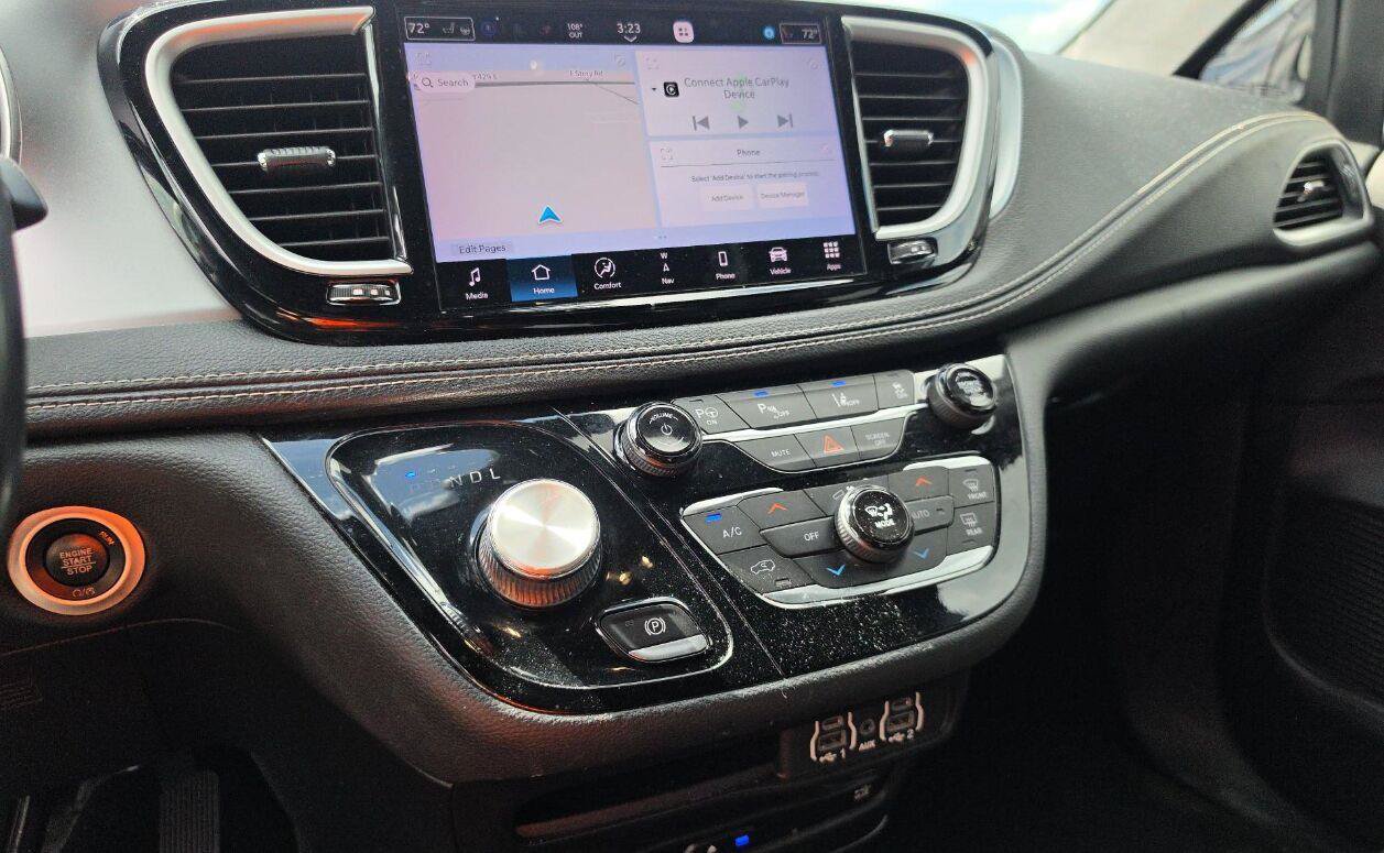 Used 2021 Chrysler Pacifica Touring-L w/ Uconnect Theater Family Group FWD image 5