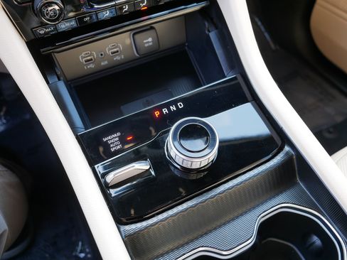 Used 2025 Jeep Grand Cherokee Limited w/ Luxury Tech Group II image 24