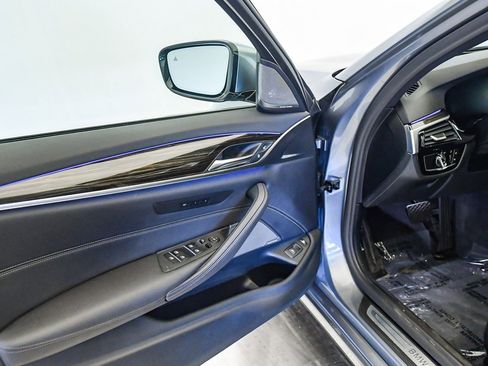 Certified 2022 BMW 530e w/ Premium Package image 22