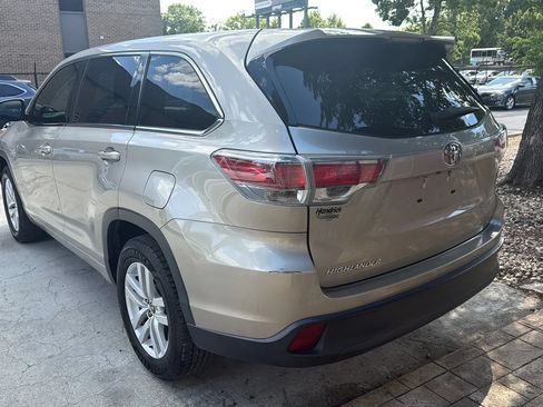Used 2016 Toyota Highlander LE FWD image 7