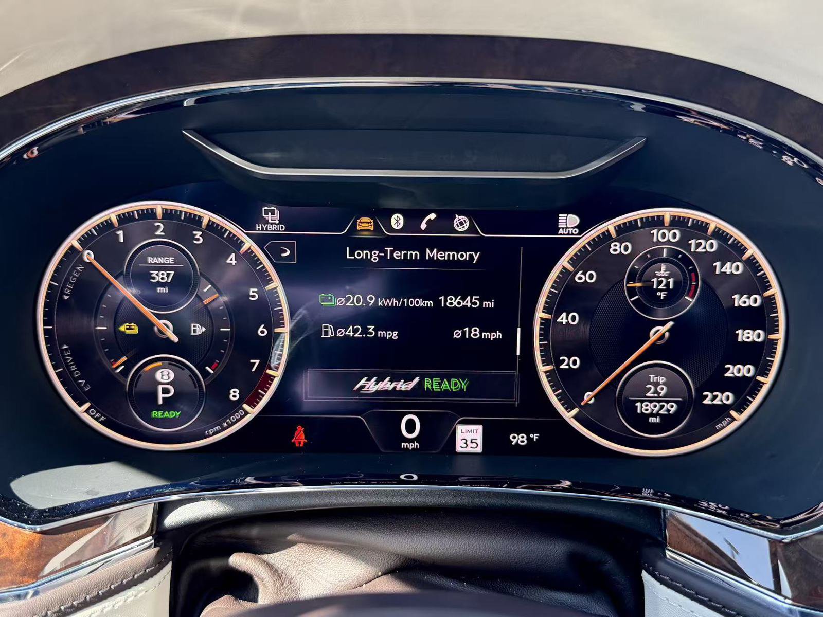 Used 2022 Bentley Flying Spur Plug-In Hybrid AWD/4WD image 17