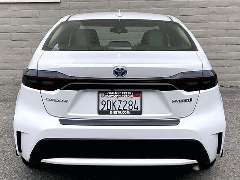 Used 2022 Toyota Corolla LE image 3