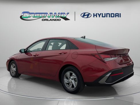 Certified 2025 Hyundai Elantra SE FWD image 6
