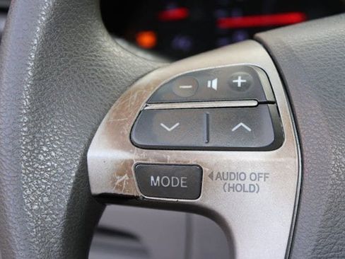 Used 2010 Toyota Camry image 10