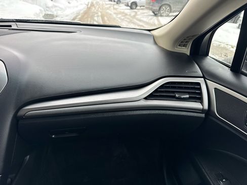 Used 2020 Ford Fusion SE image 20