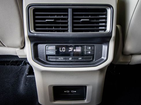 New 2026 Volkswagen Atlas SE FWD image 30