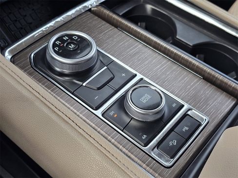 Used 2023 Ford Expedition Limited image 15