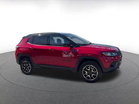 Used 2025 Jeep Compass Trailhawk AWD/4WD image 2