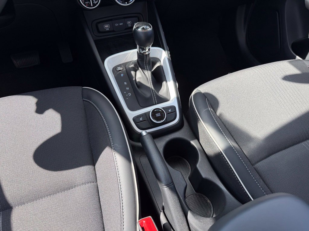 Certified 2025 Hyundai Venue Limited FWD image 17
