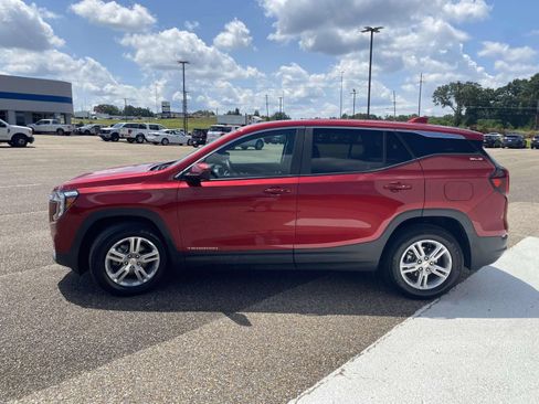 Used 2023 GMC Terrain SLE FWD image 4