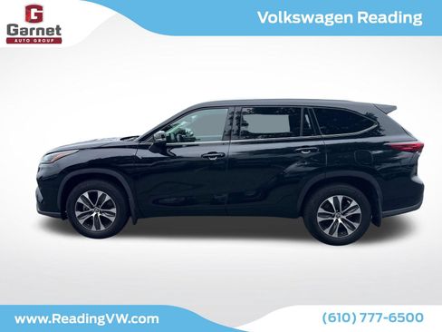 Used 2022 Toyota Highlander XLE AWD/4WD image 2