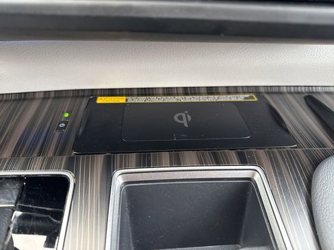 Used 2024 Toyota Sienna Limited image 35