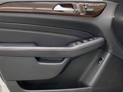 Used 2015 Mercedes-Benz ML 250 BlueTEC 4MATIC w/ Premium 1 Package image 9