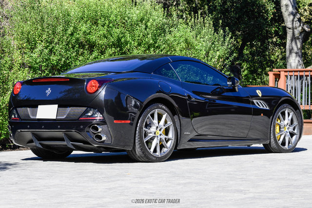 Used 2013 Ferrari California RWD image 16