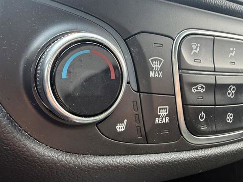 Used 2020 Chevrolet Equinox LT image 43