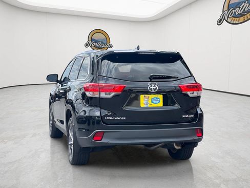 Used 2019 Toyota Highlander XLE AWD/4WD image 3