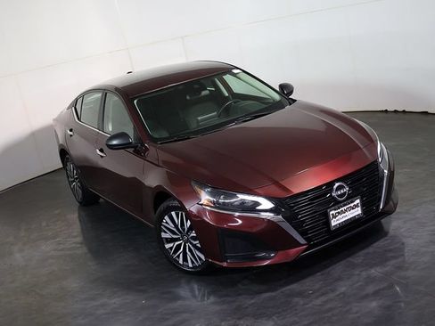Used 2025 Nissan Altima 2.5 SV AWD/4WD image 7