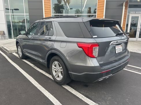 Used 2022 Ford Explorer XLT w/ Equipment Group 202A image 4