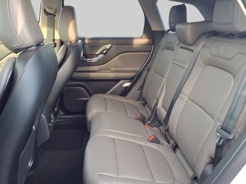 Used 2026 Lincoln Corsair Premiere image 14